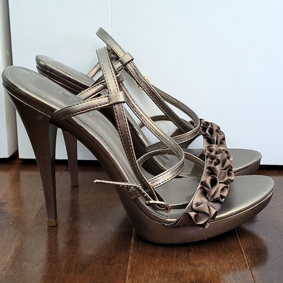 Shoes - Picture 2 of 3